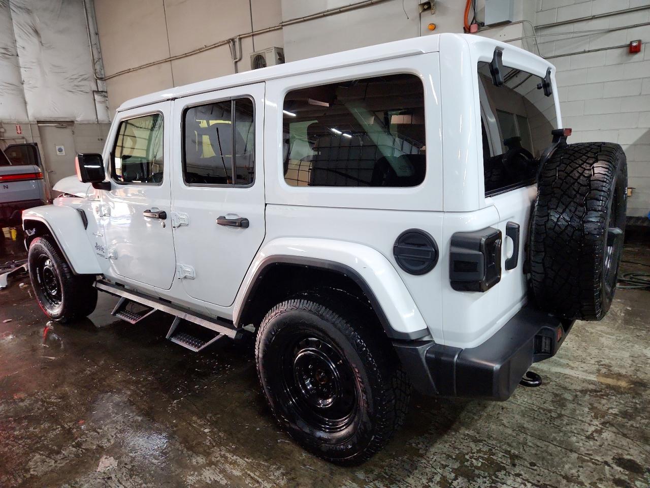 2021 Jeep Wrangler Unlimited Sahara - zdjęcie 2