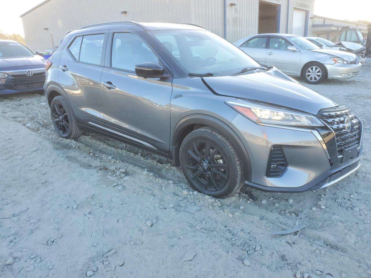 2023 Nissan Kicks Sr - zdjęcie 4