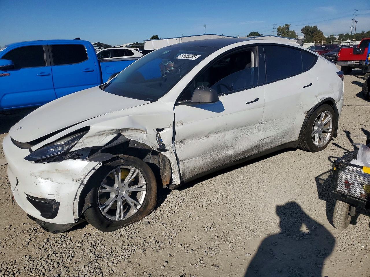 2023 Tesla Model Y - zdjęcie główne