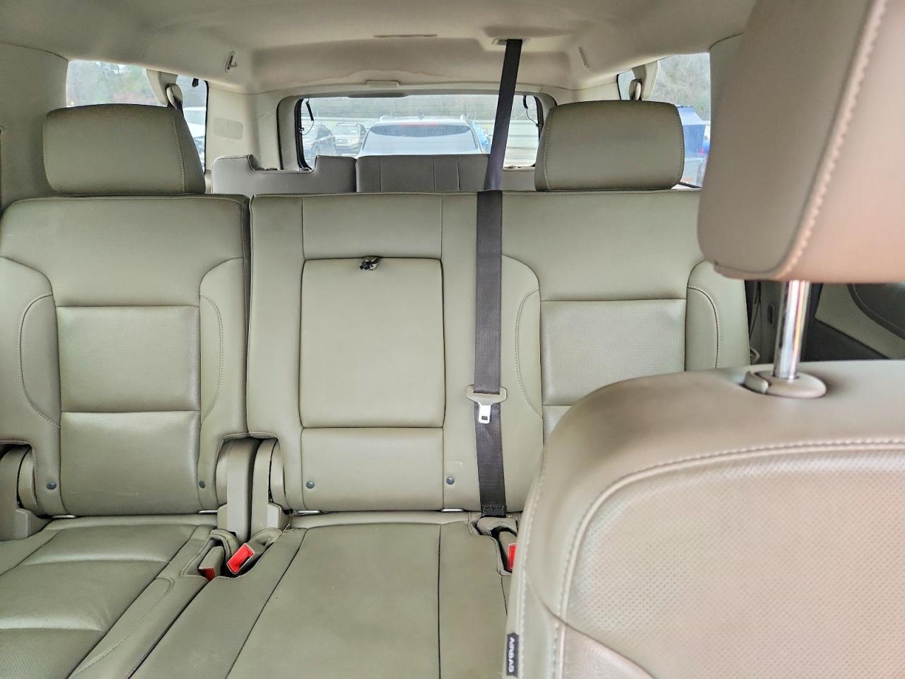 2018 Chevrolet Suburban C1500 Premier - zdjęcie 10