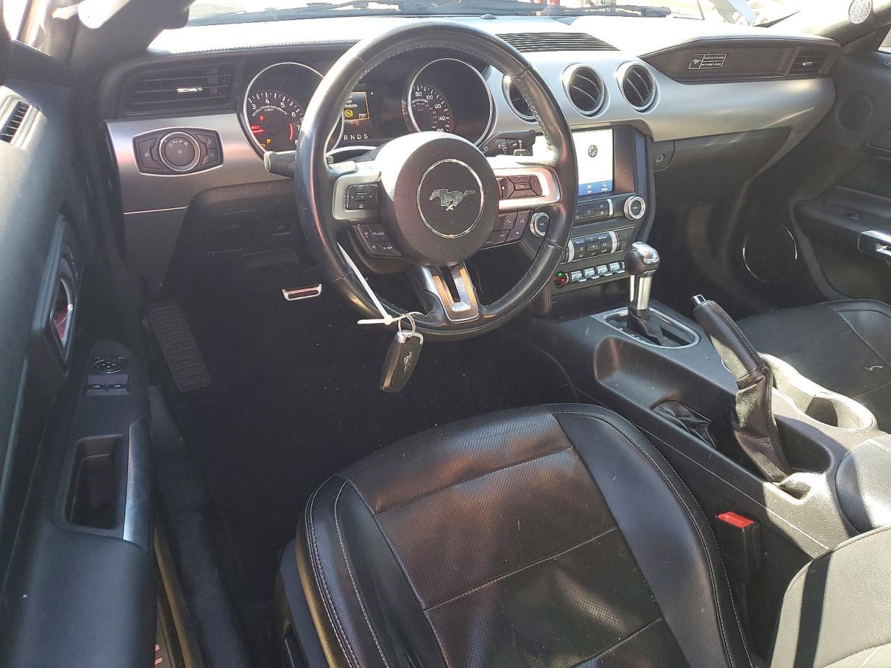 2020 Ford Mustang - zdjęcie 8