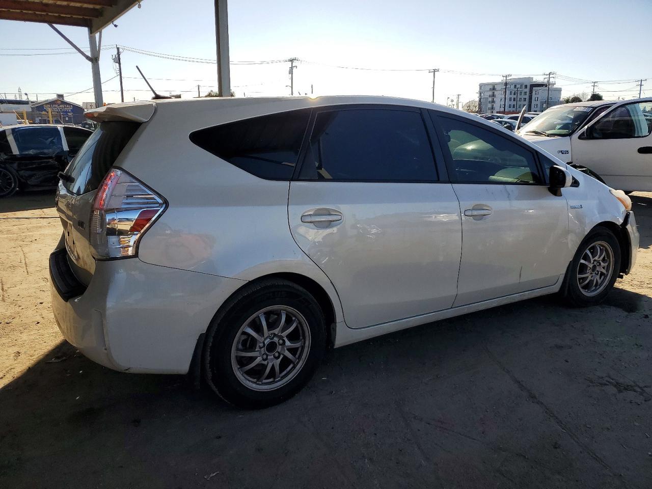 2014 Toyota Prius V - zdjęcie 3