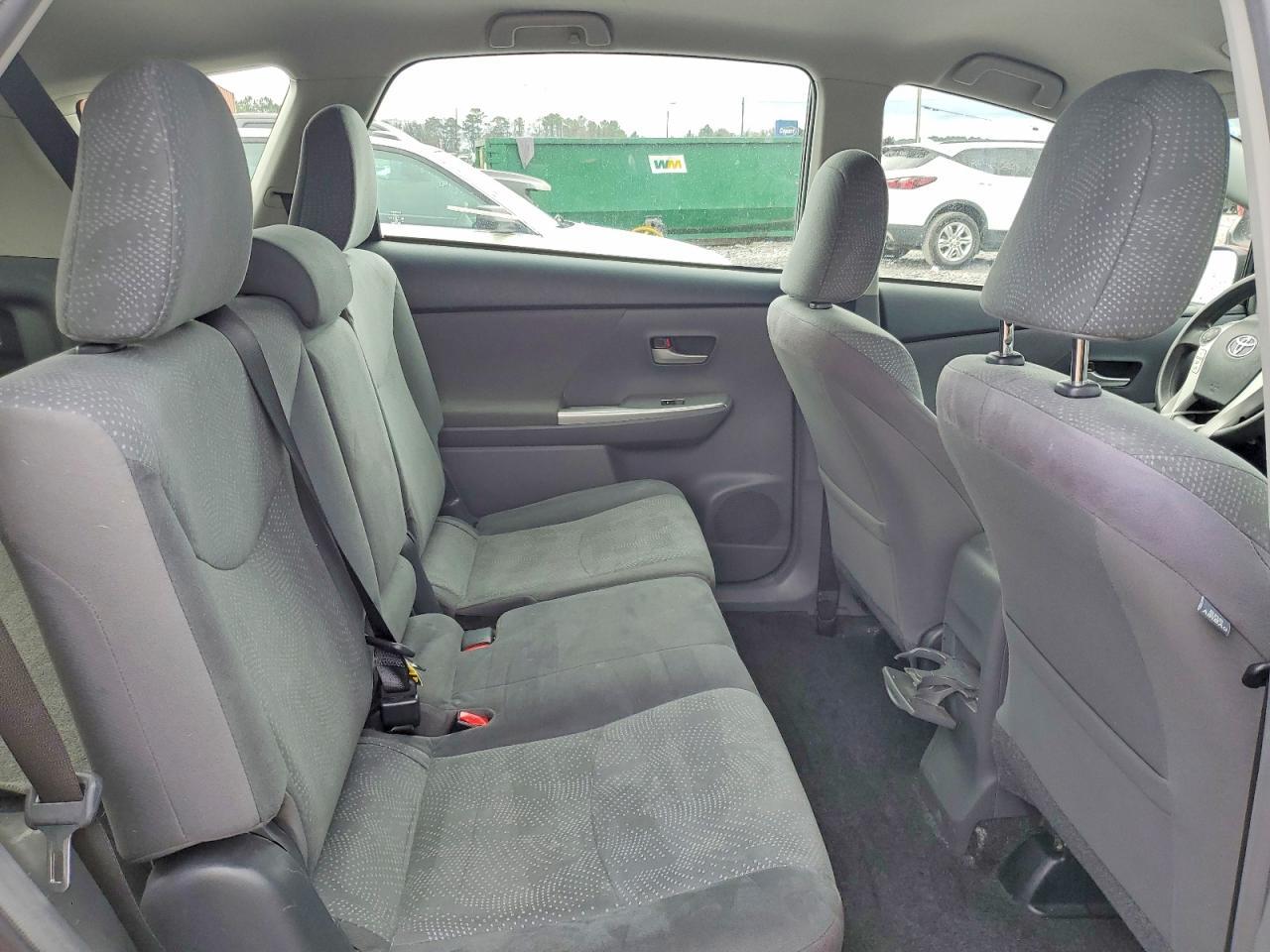 2013 Toyota Prius V - zdjęcie 10