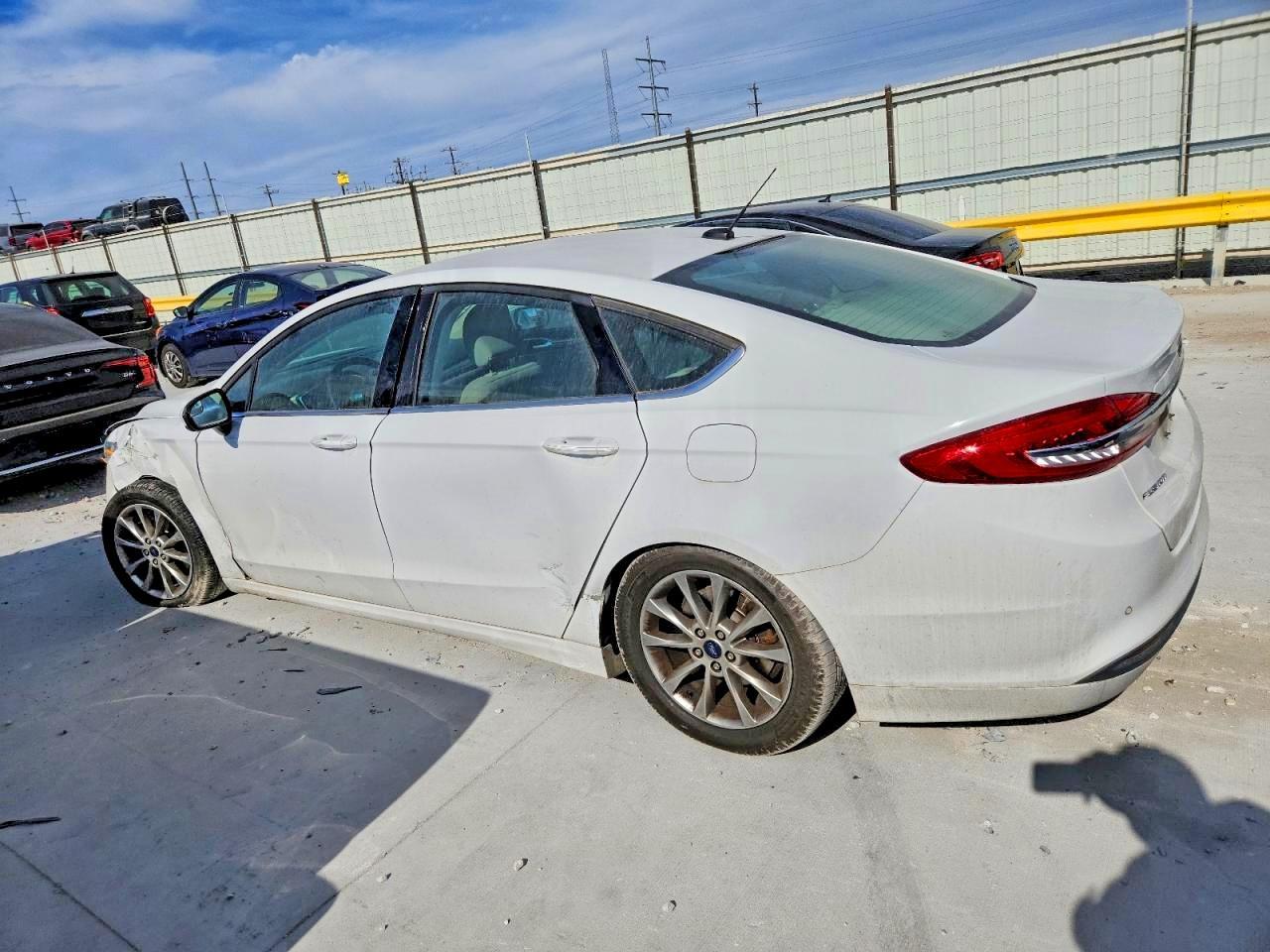 2017 Ford Fusion - zdjęcie 2