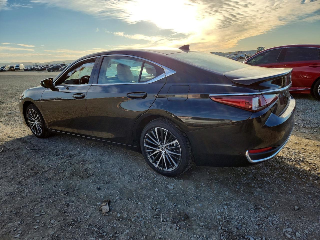 2025 Lexus Es 300 - zdjęcie 2