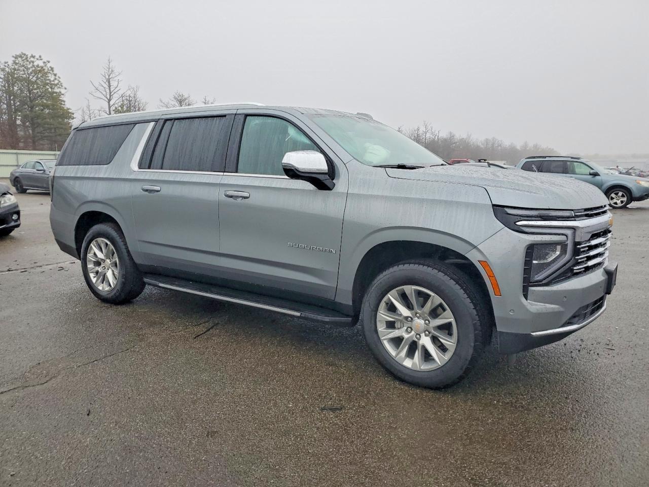 2025 Chevrolet Suburban K1500 Premier - zdjęcie 4