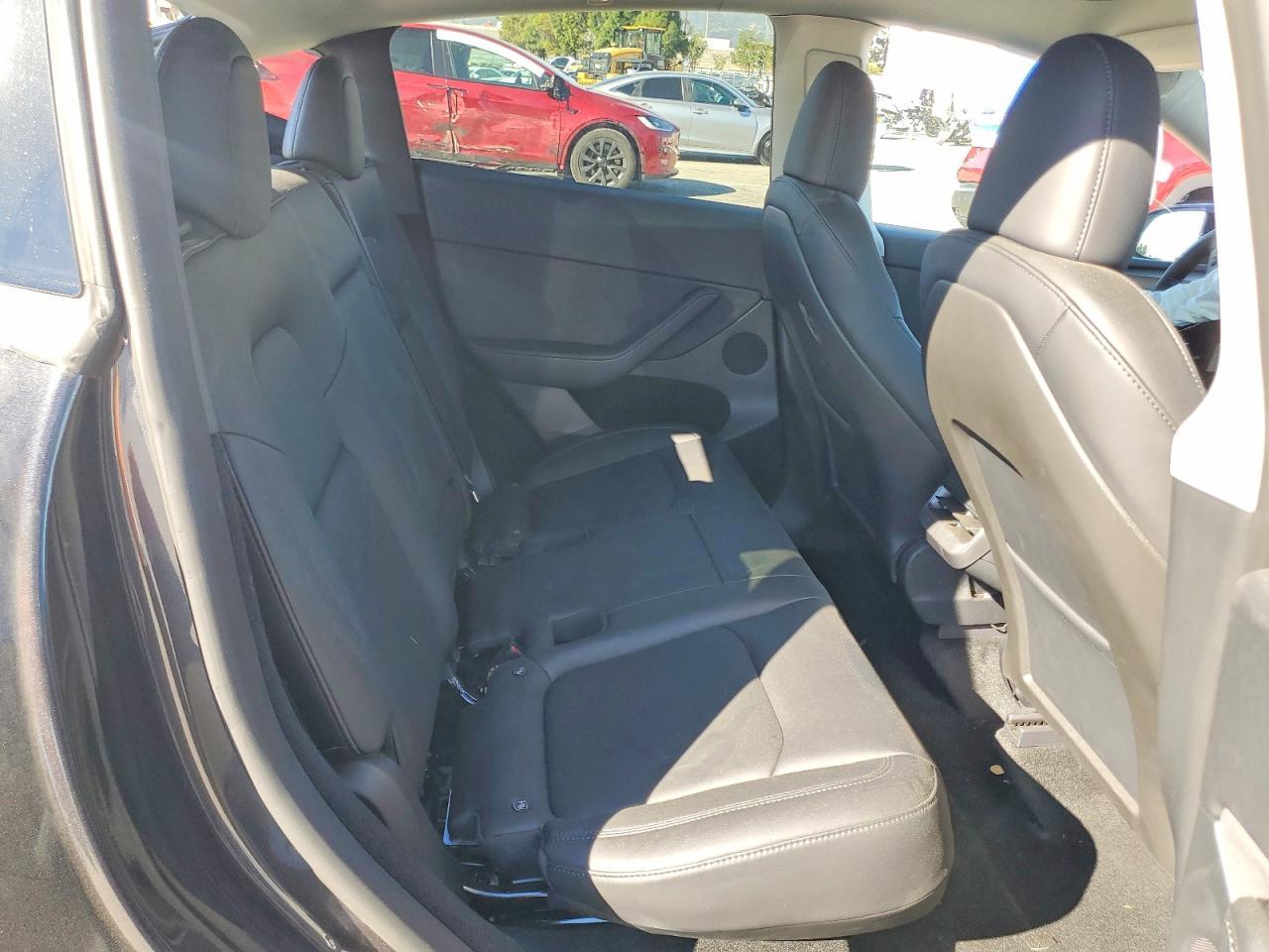 2024 Tesla Model Y - zdjęcie 10