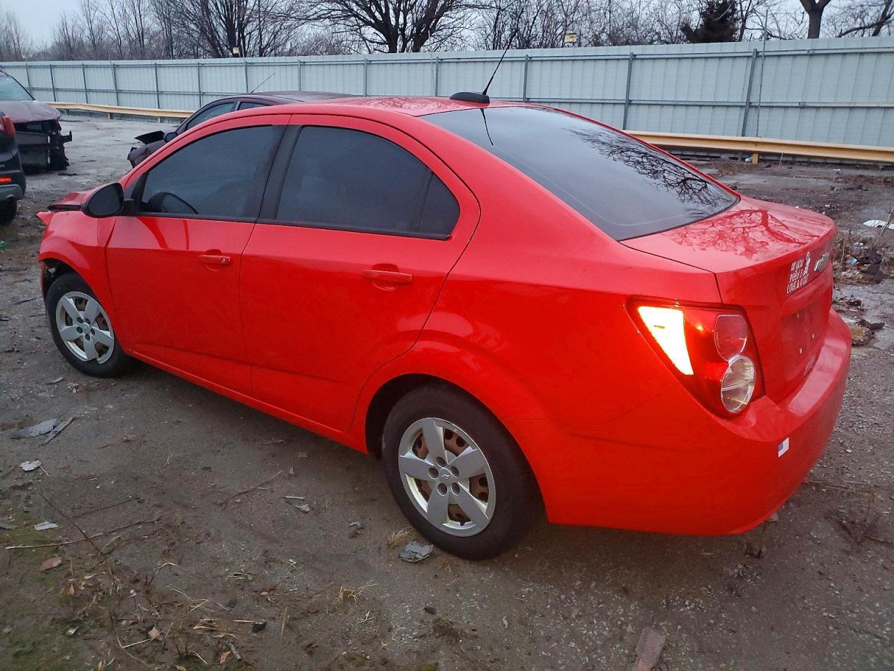 2015 Chevrolet Sonic Ls - zdjęcie 2