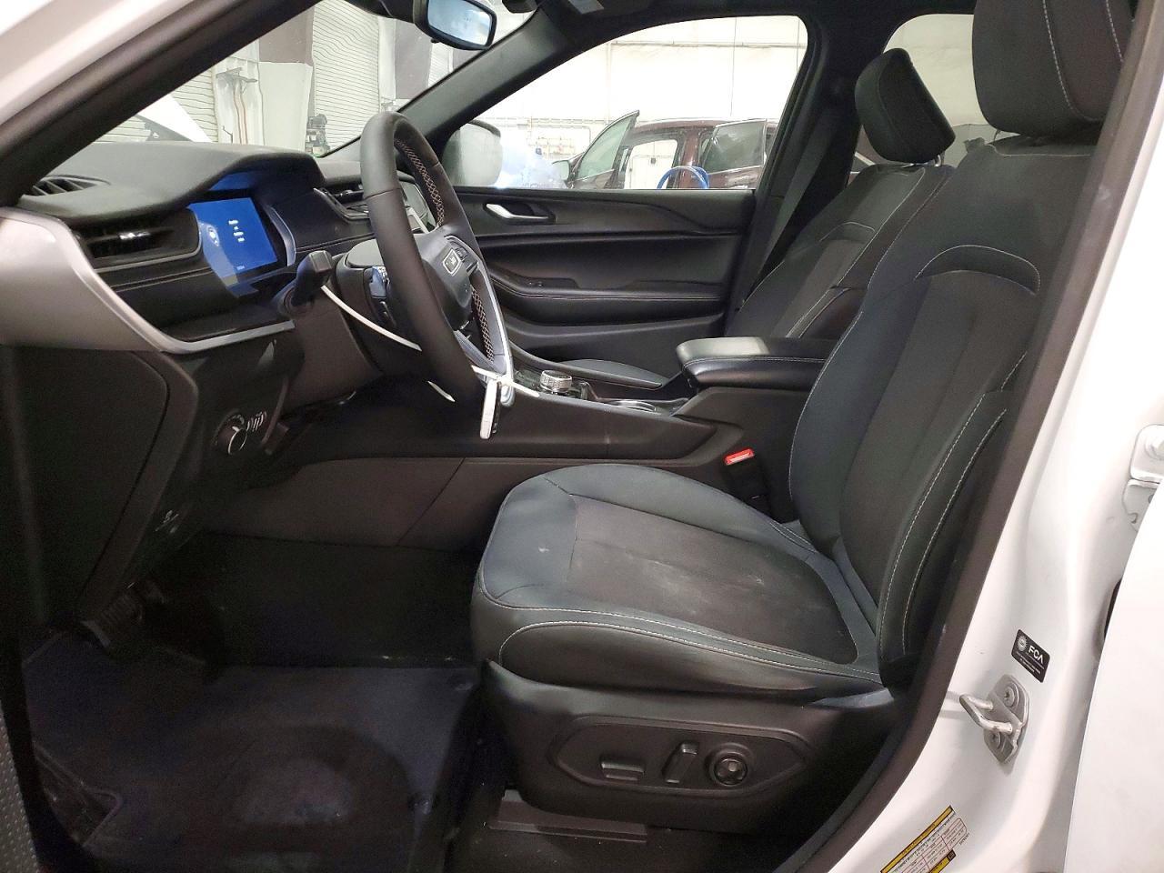 2025 Jeep Grand Cherokee Laredo - zdjęcie 7