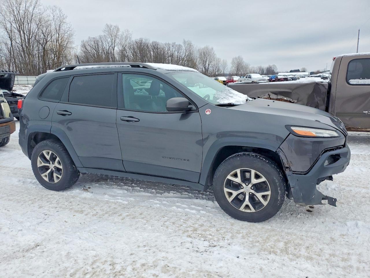 2016 Jeep Cherokee Trailhawk - zdjęcie 4
