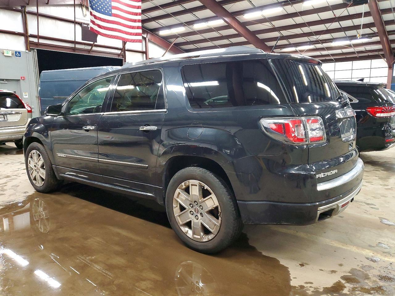 2015 GMC Acadia Denali - zdjęcie 2