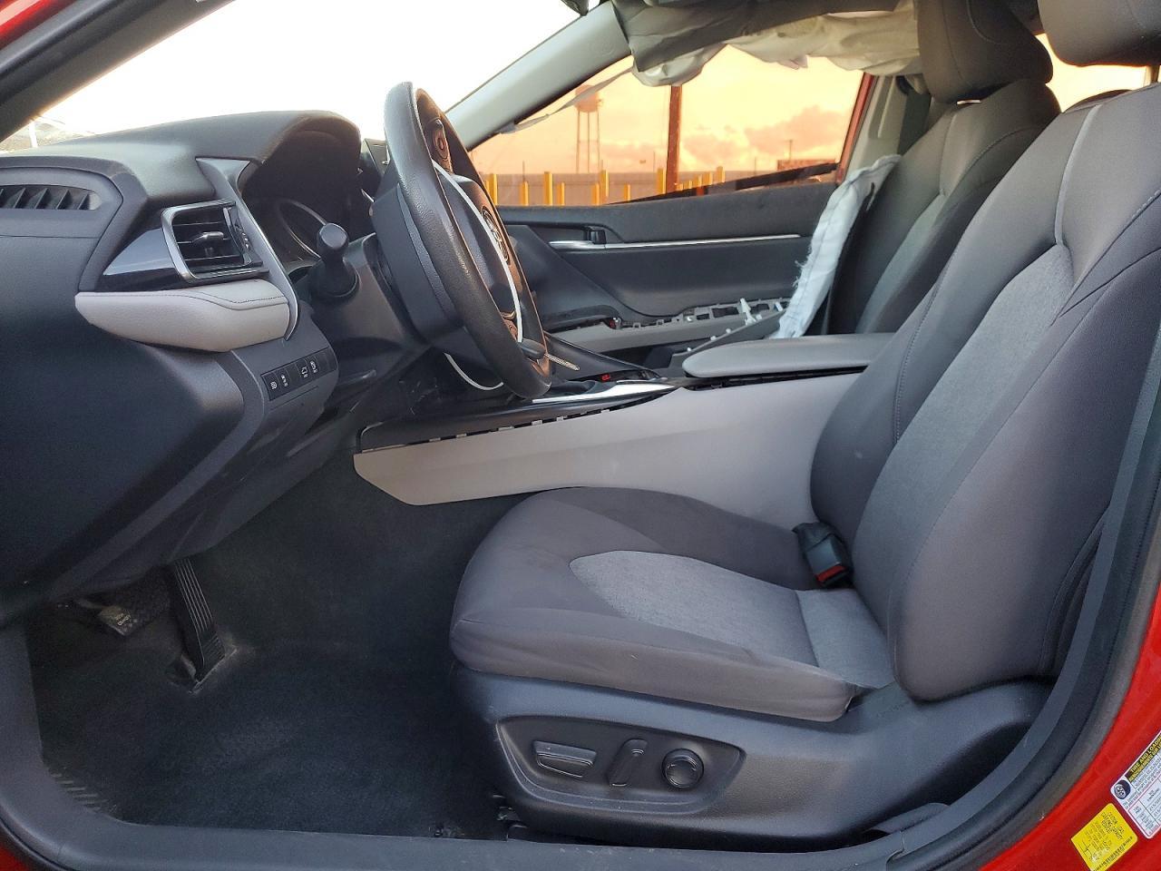 2023 Toyota Camry Le - zdjęcie 7