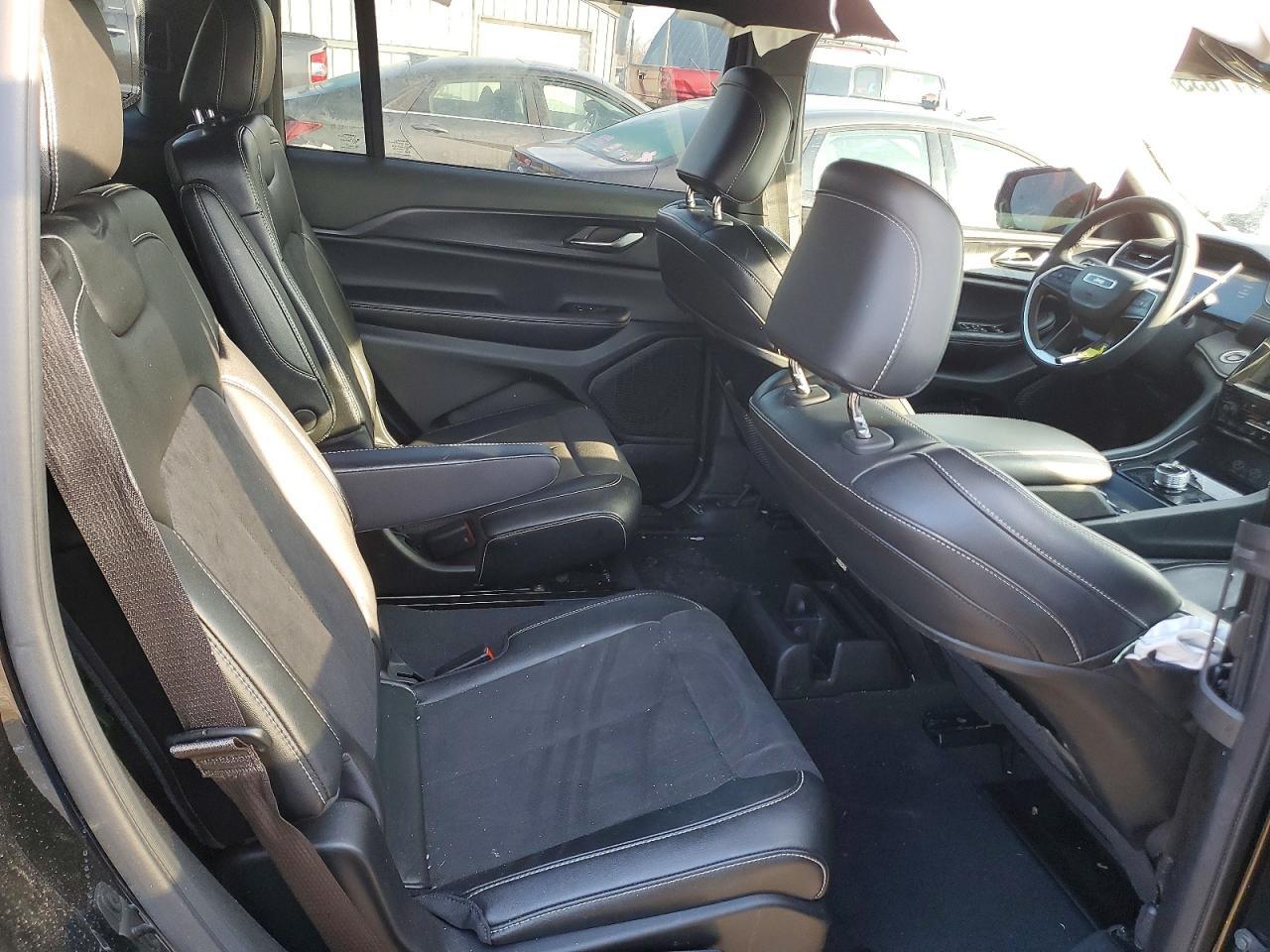 2024 Jeep Grand Cherokee L Laredo - zdjęcie 11