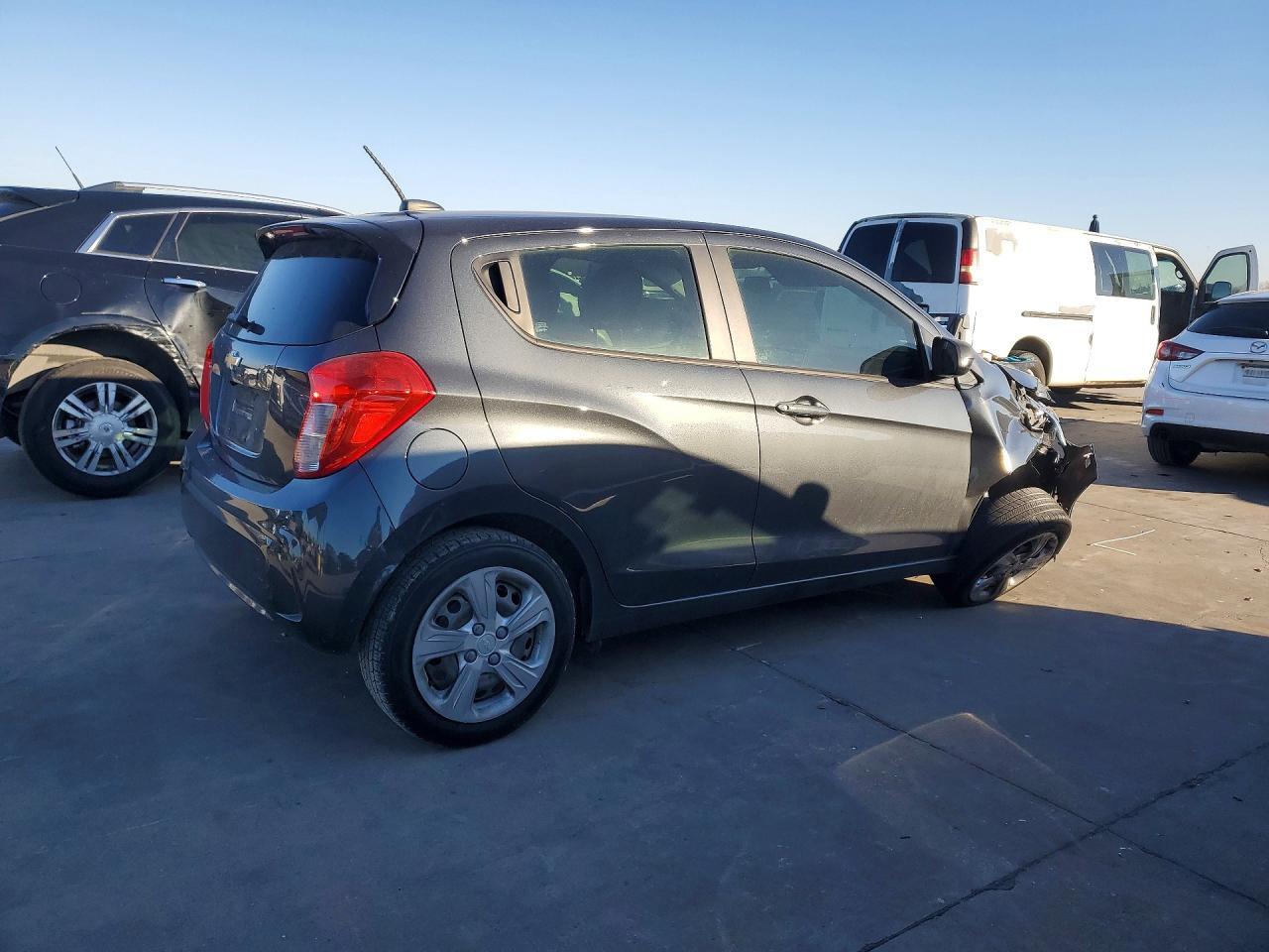 2020 Chevrolet Spark Ls - zdjęcie 3