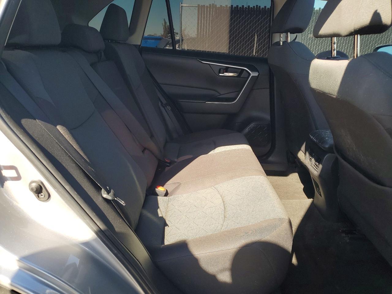 2024 Toyota Rav4 Xle - zdjęcie 11