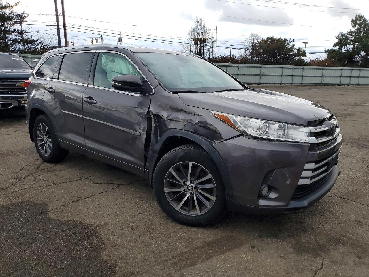 2017 Toyota Highlander Se - zdjęcie 4