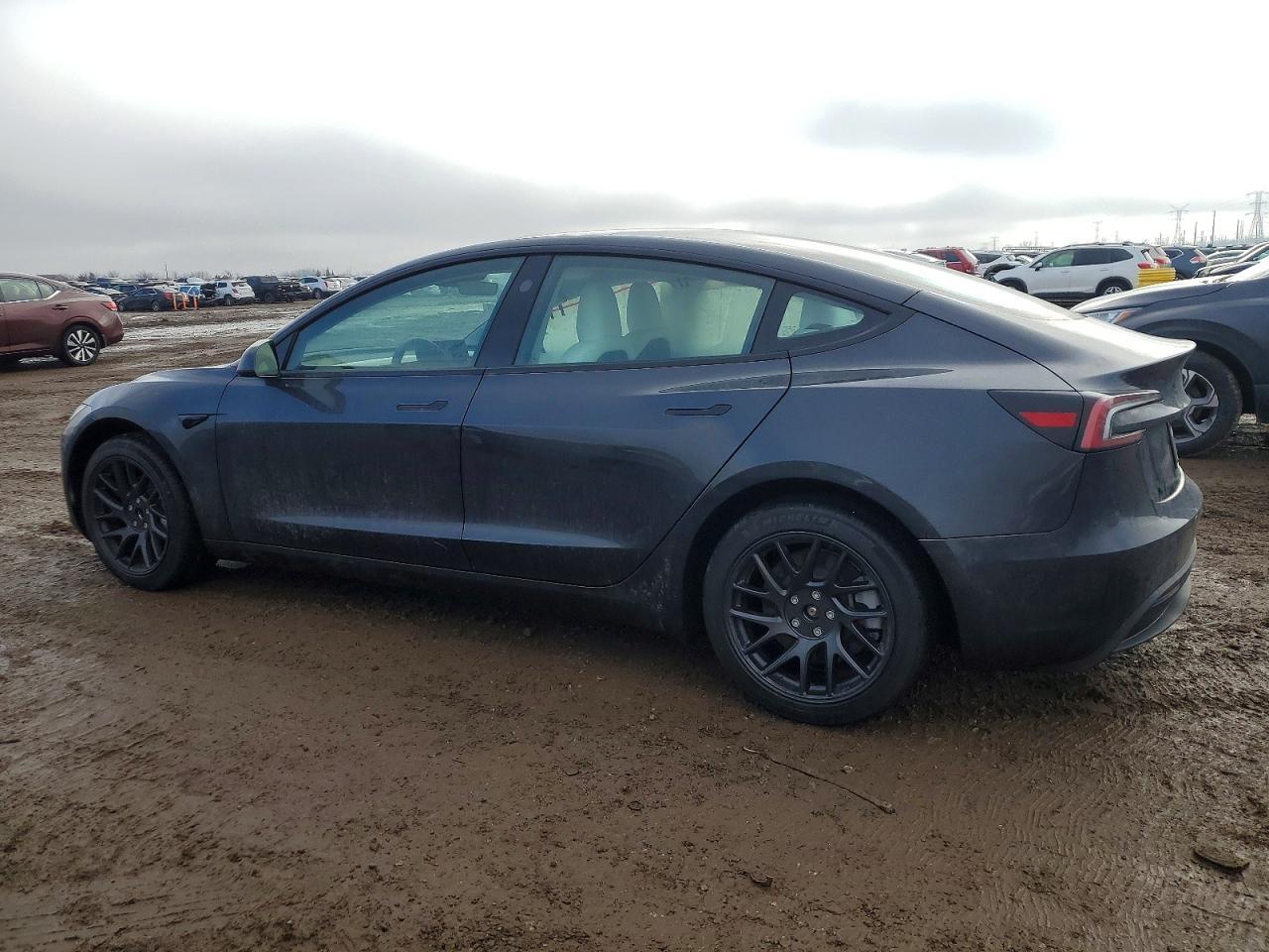 2026 Tesla Model 3 - zdjęcie 2
