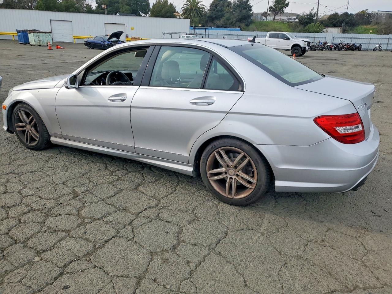 2014 Mercedes-Benz C 250 - zdjęcie 2