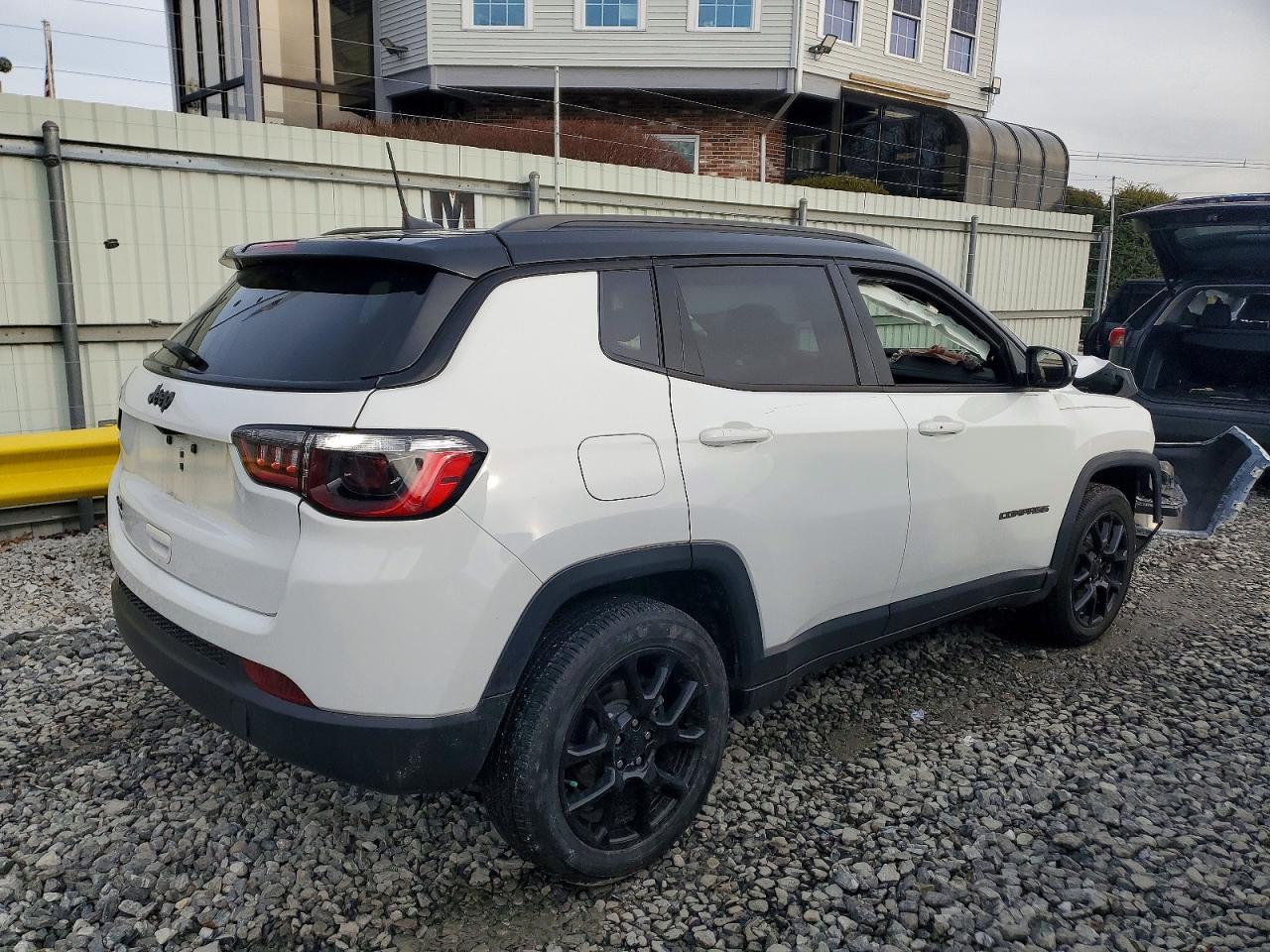 2024 Jeep Compass Latitude - zdjęcie 3