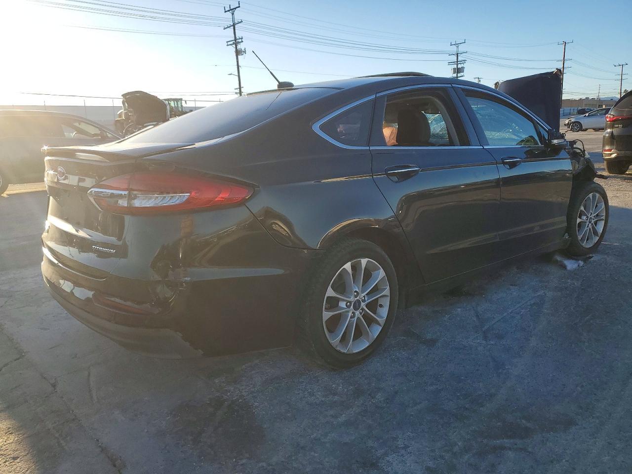 2019 Ford Fusion Titanium - zdjęcie 3