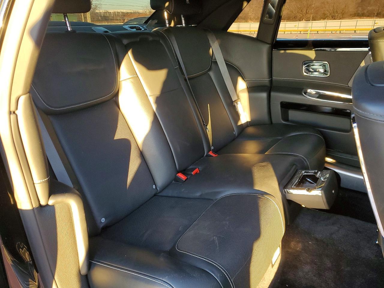 2019 Rolls-Royce Ghost - zdjęcie 10