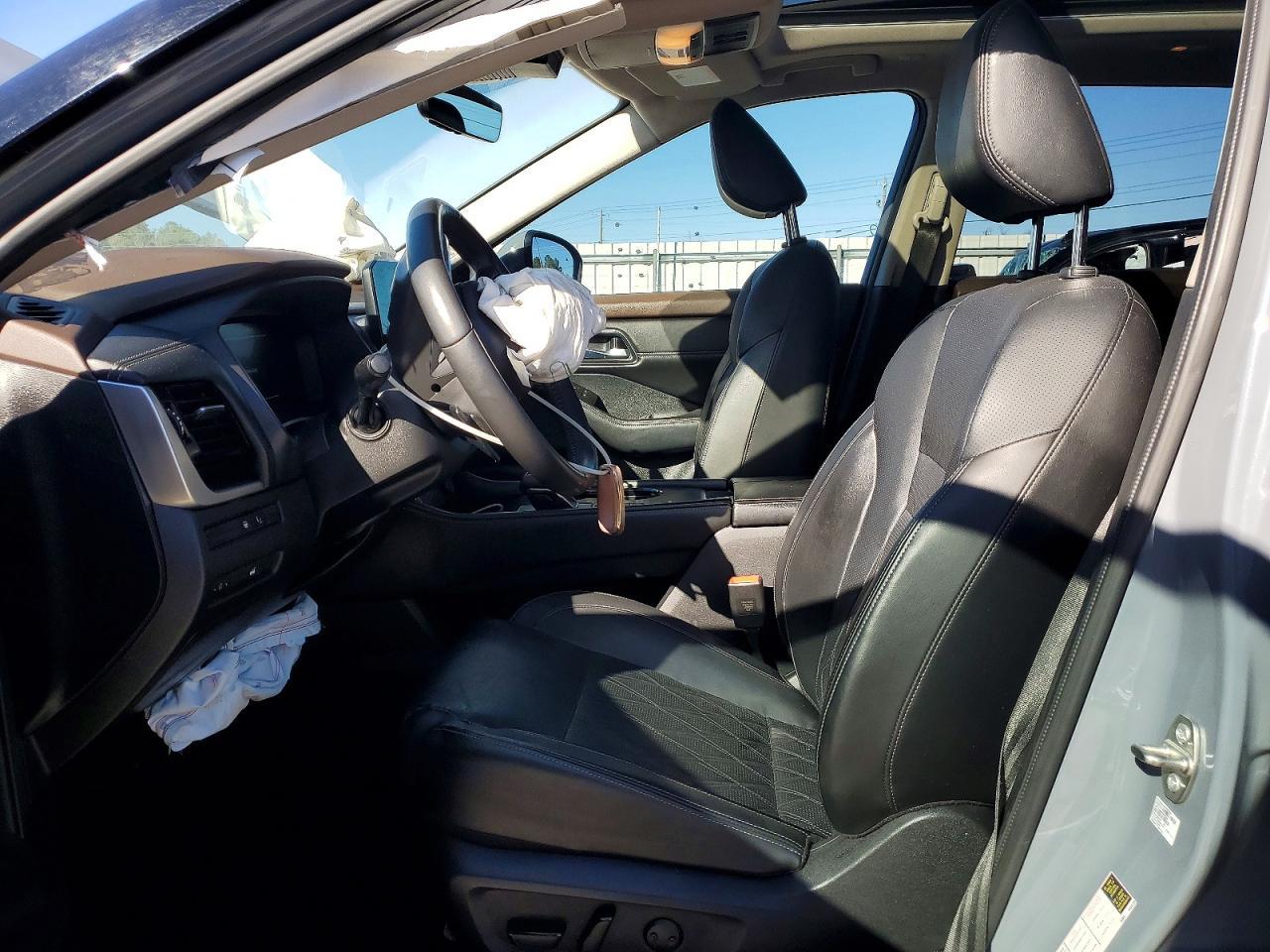 2023 Nissan Rogue Platinum - zdjęcie 7