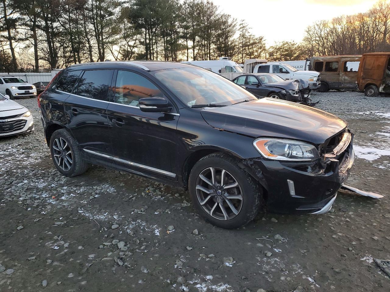 2017 Volvo Xc60 T6 Dynamic - zdjęcie 4