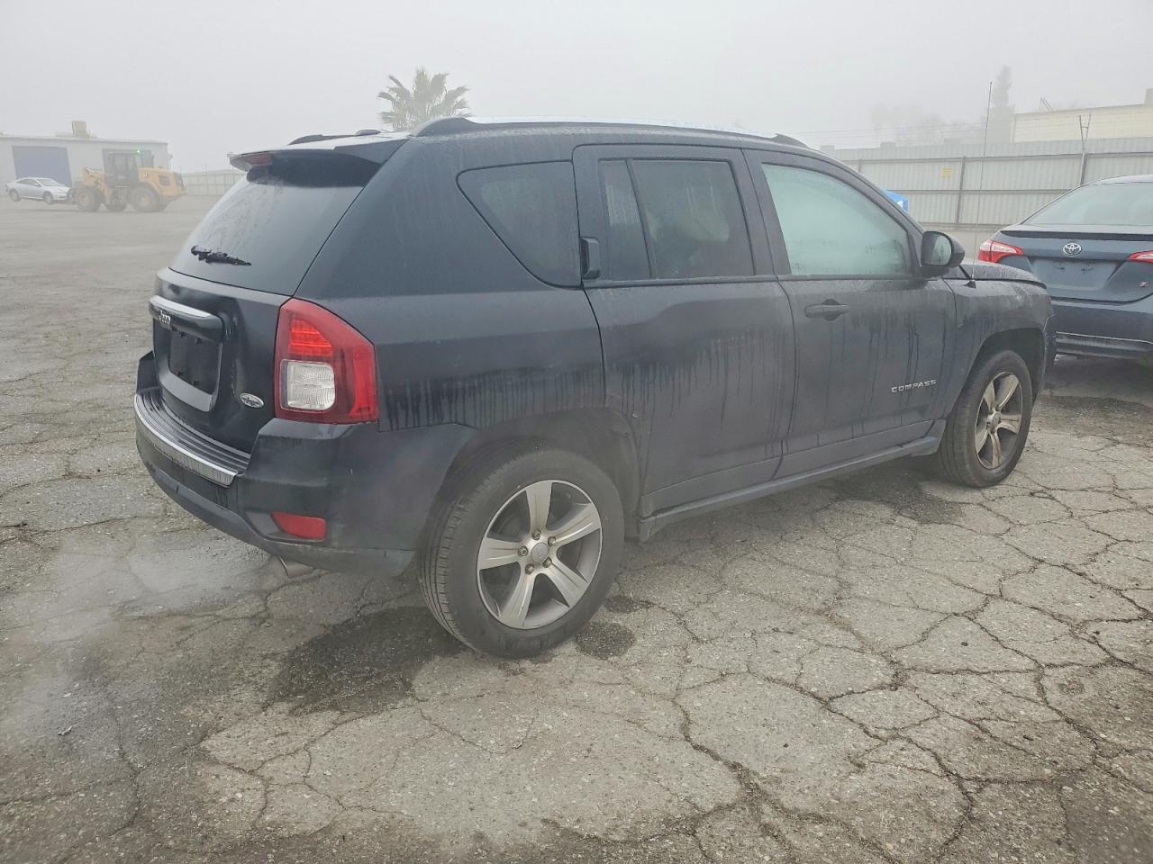 2016 Jeep Compass Latitude - zdjęcie 3