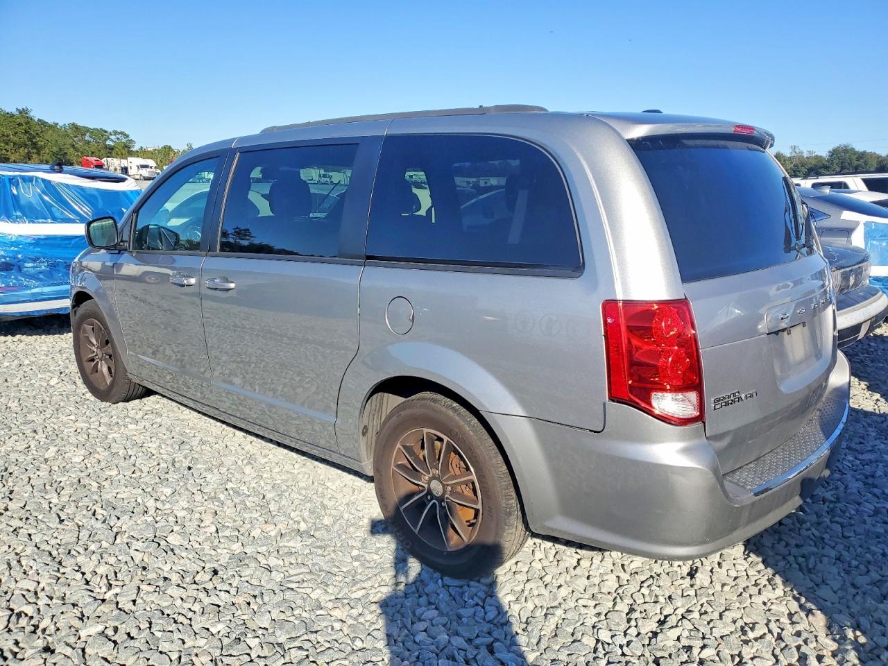 2019 Dodge Grand Caravan Gt - zdjęcie 2
