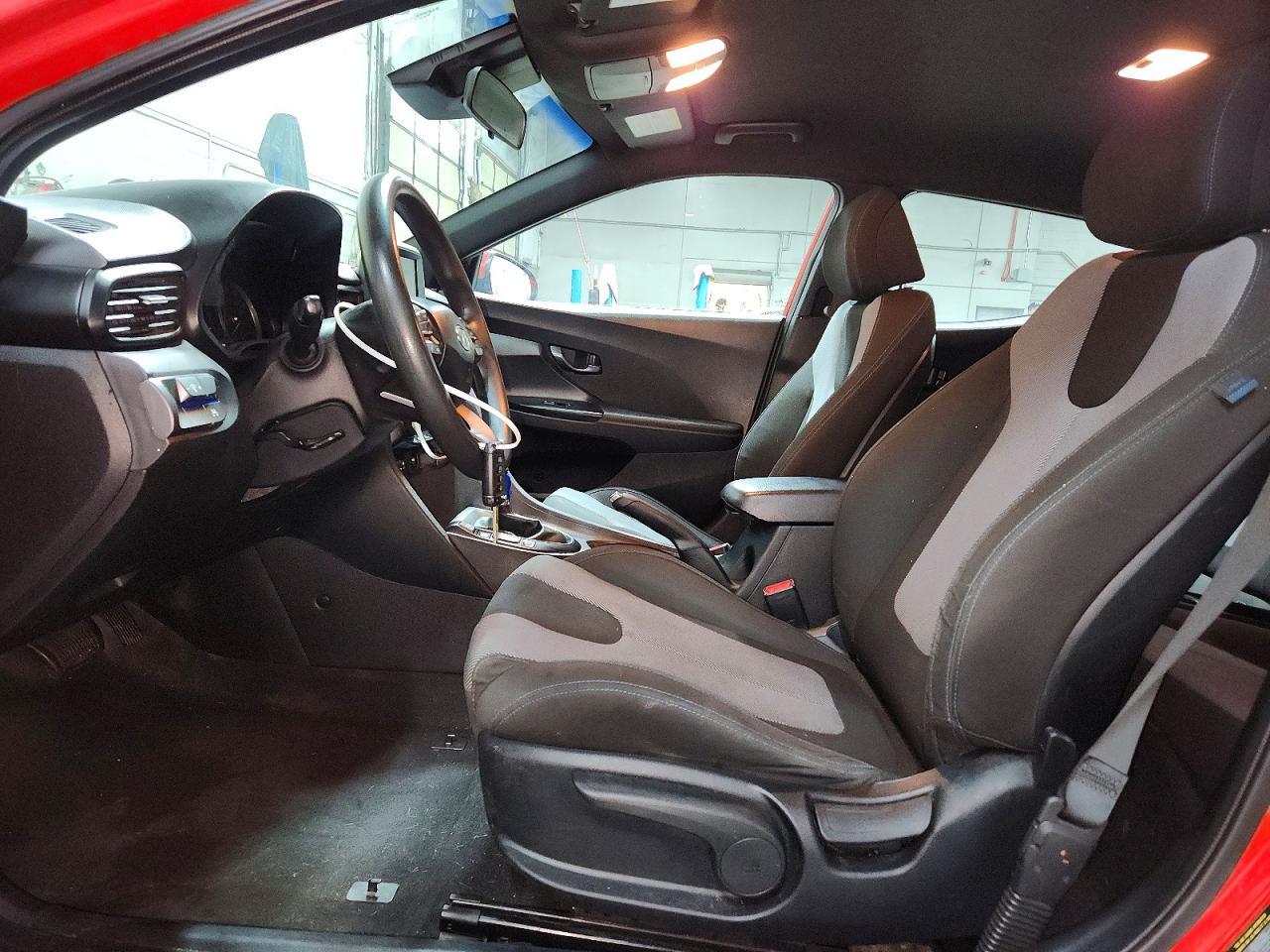 2019 Hyundai Veloster Base - zdjęcie 7