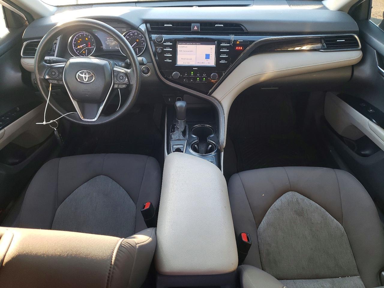 2020 Toyota Camry Le - zdjęcie 15