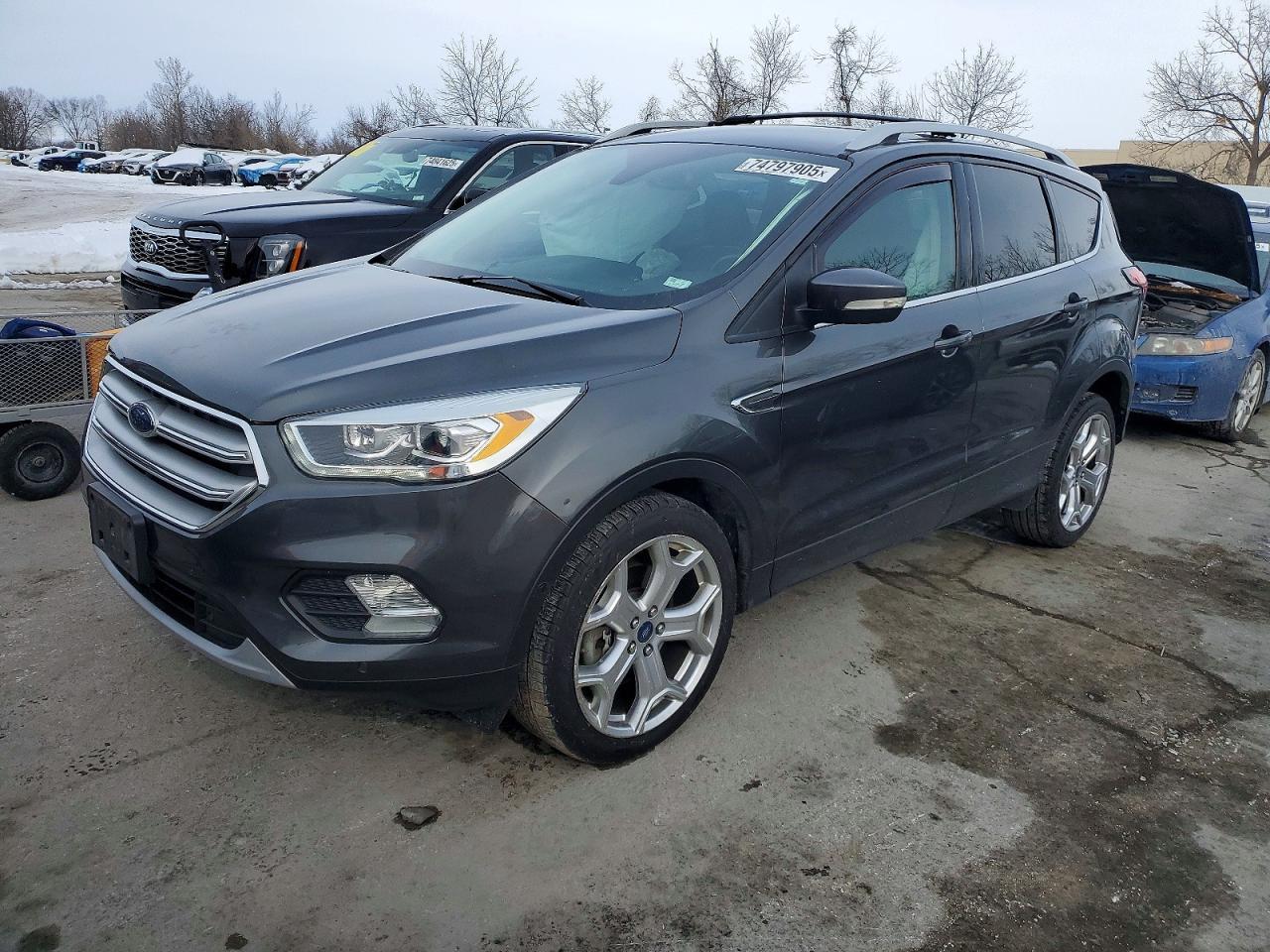2019 Ford Escape Titanium - zdjęcie główne