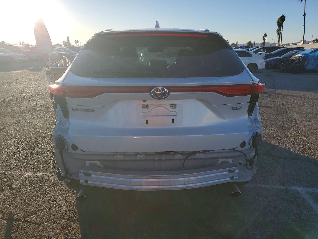 2023 Toyota Venza Le - zdjęcie 6