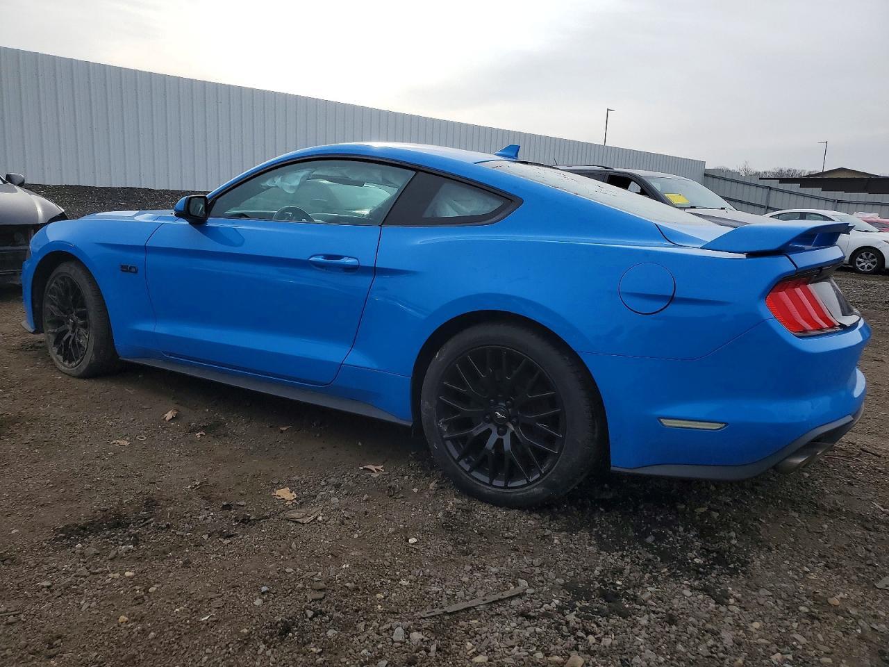 2022 Ford Mustang Gt - zdjęcie 2