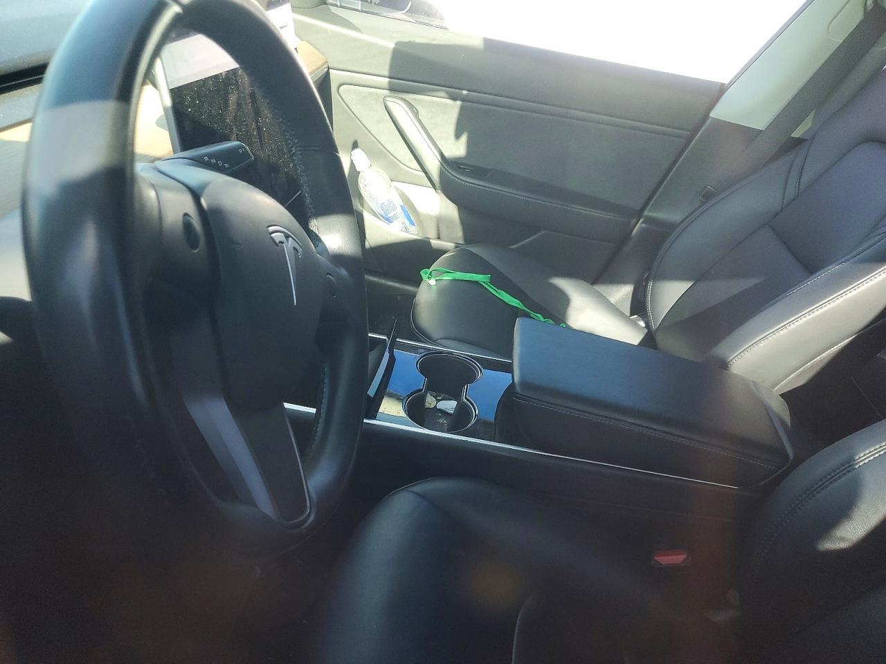 2018 Tesla Model 3 - zdjęcie 9