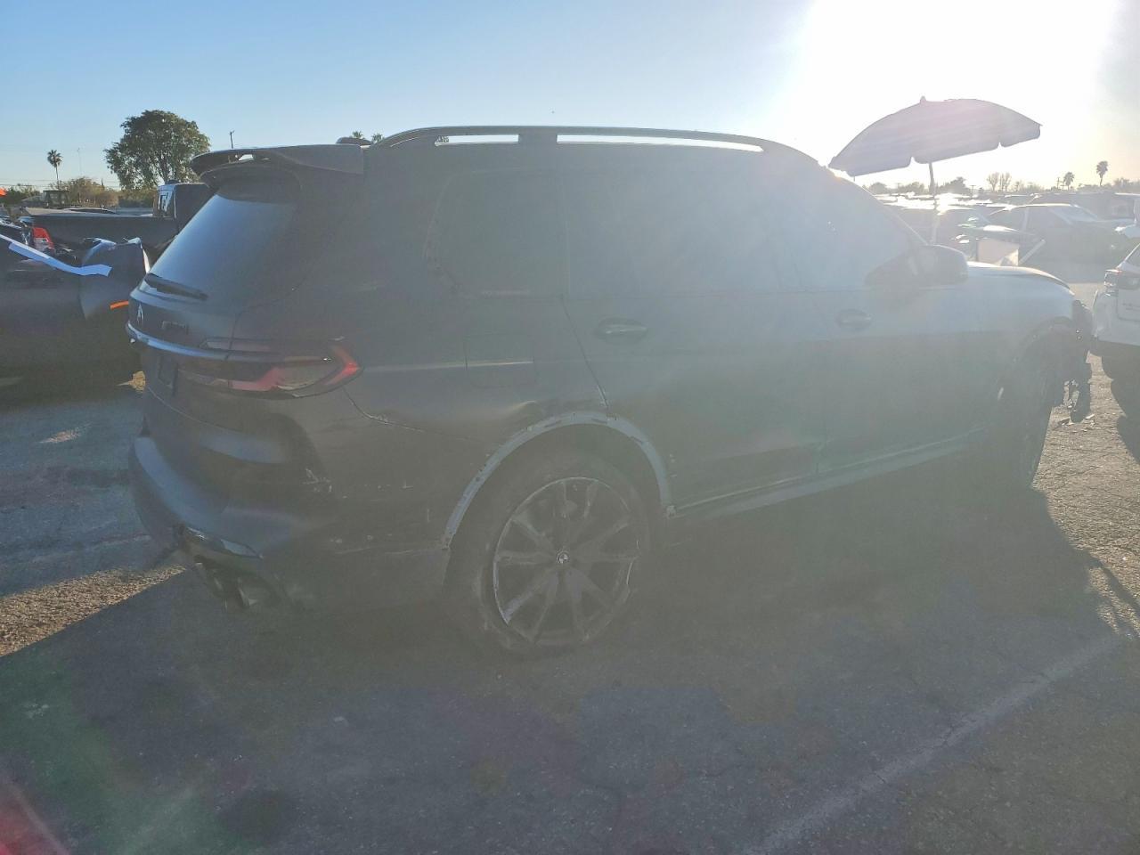 2025 BMW X7 M60I - zdjęcie 3