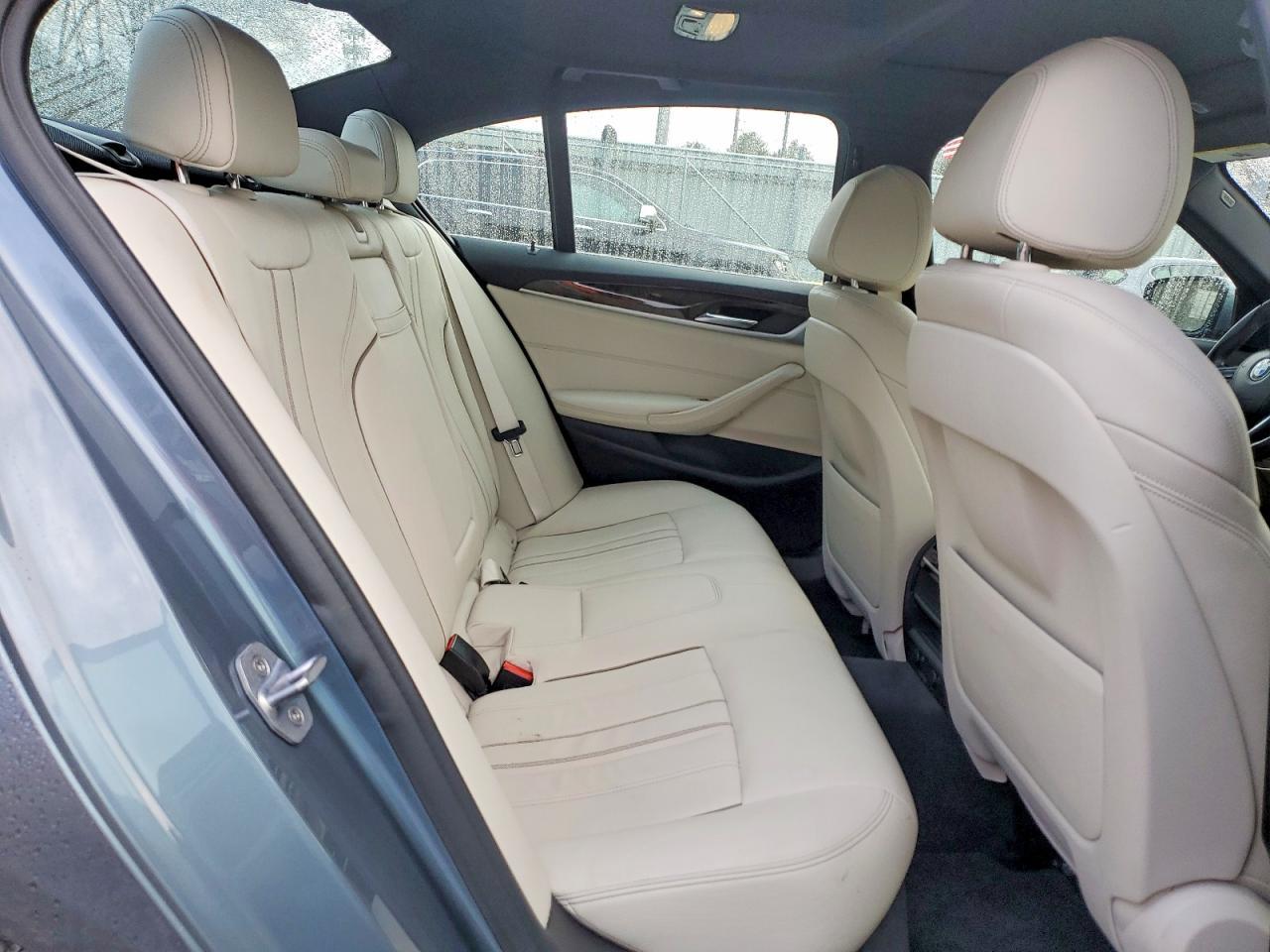 2019 BMW 530E - zdjęcie 10