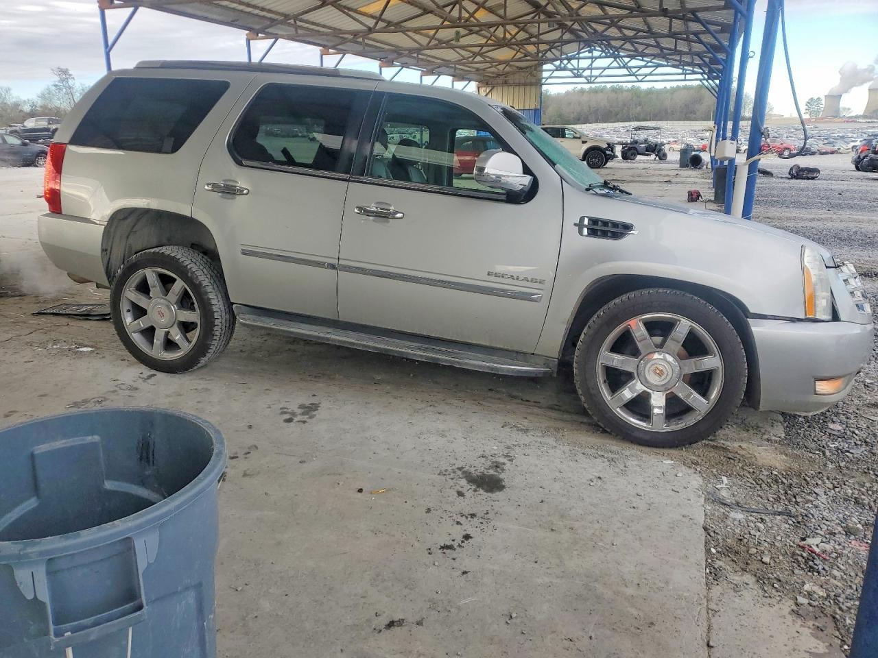 2013 Cadillac Escalade Luxury - zdjęcie 4