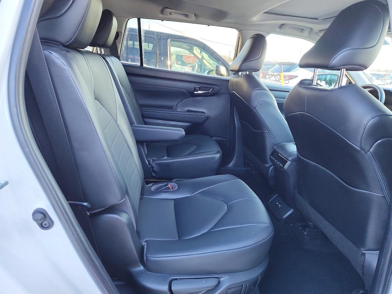 2023 Toyota Highlander Platinum - zdjęcie 11