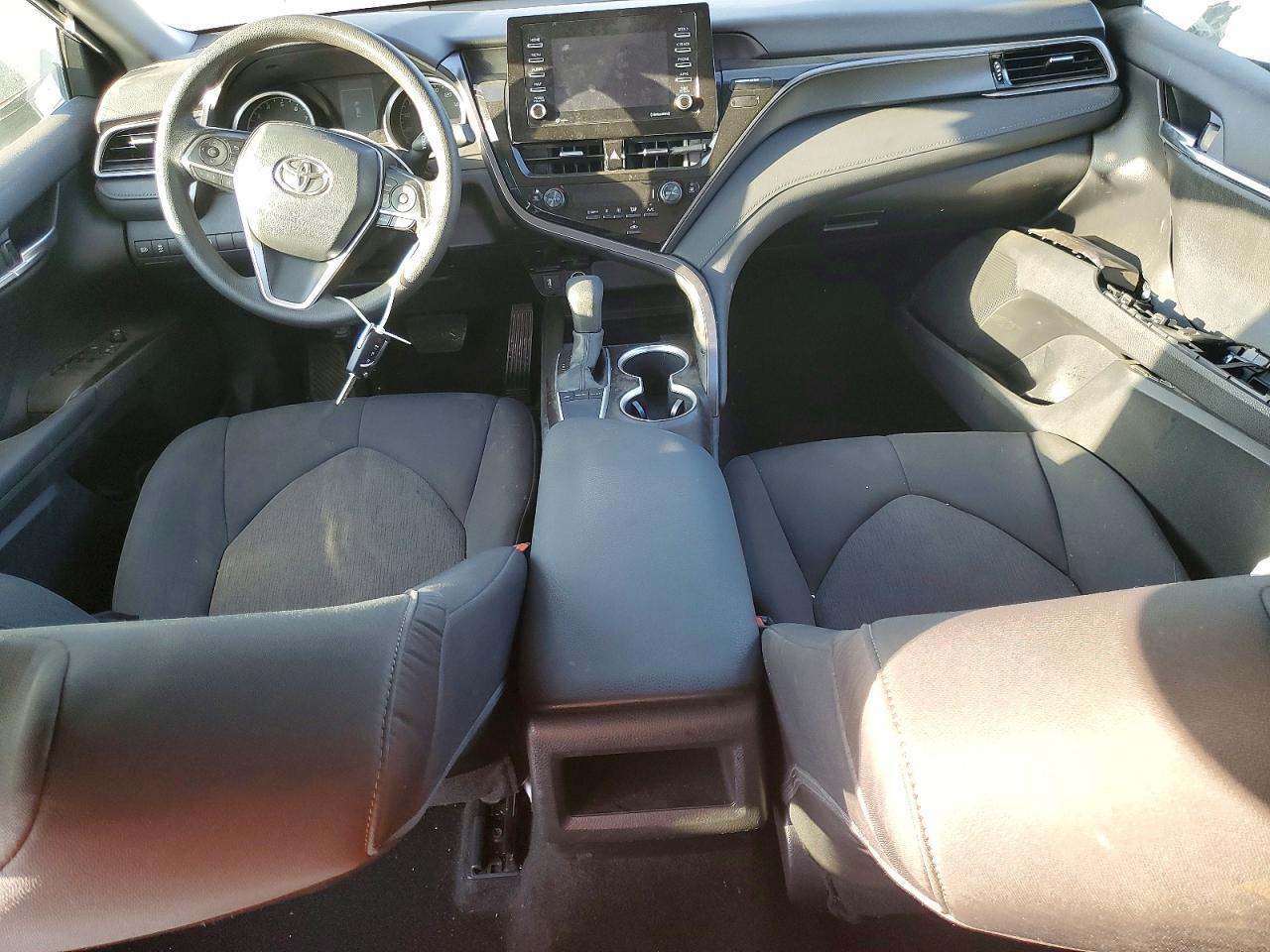 2024 Toyota Camry Le - zdjęcie 8