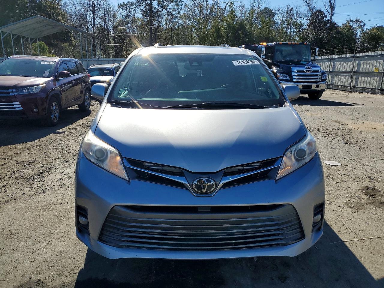 2019 Toyota Sienna Xle - zdjęcie 5
