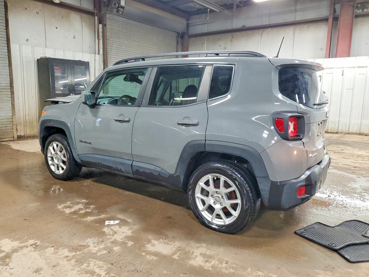 2020 Jeep Renegade Latitude - zdjęcie 2