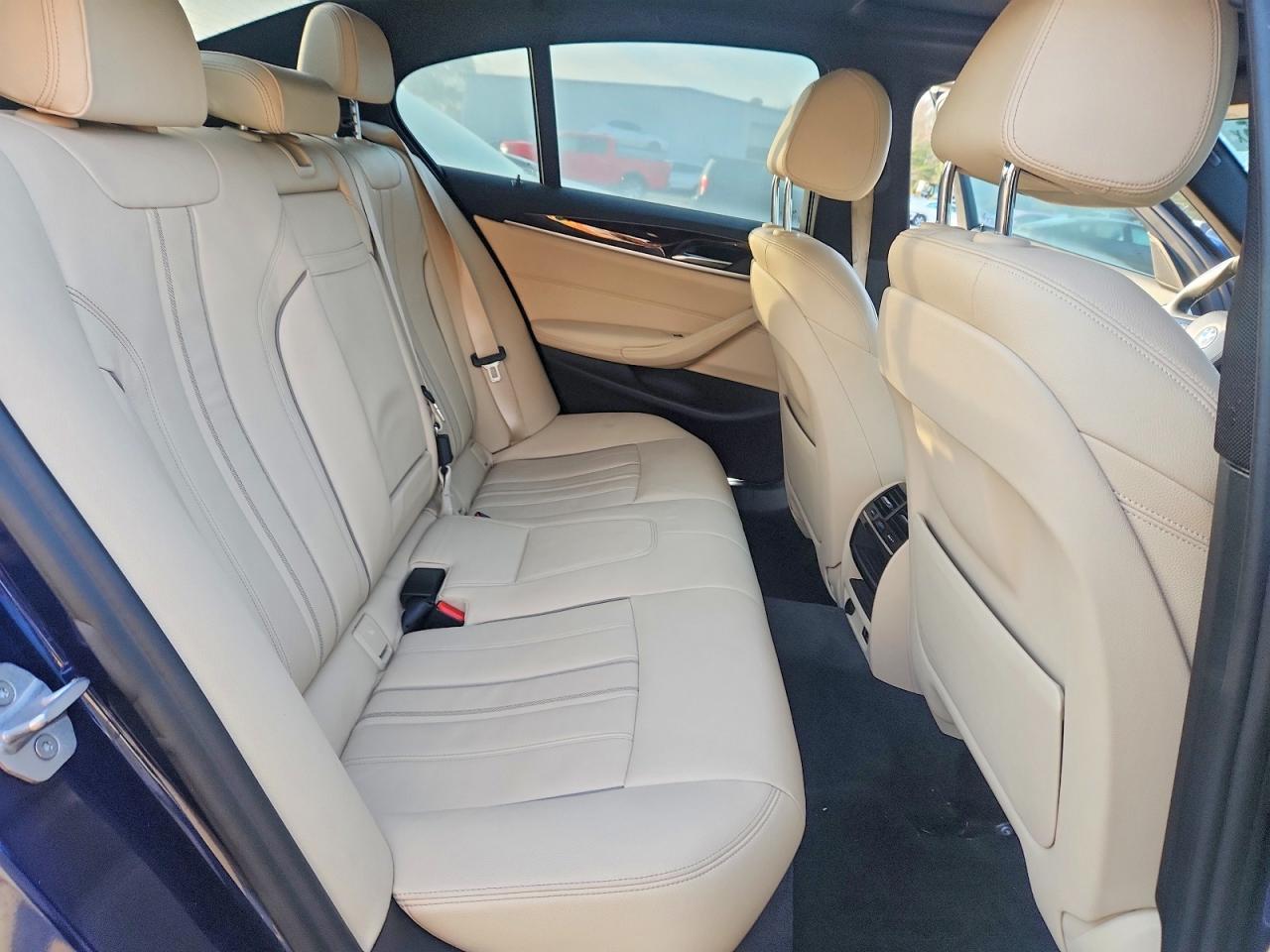 2020 BMW 530 I - zdjęcie 10