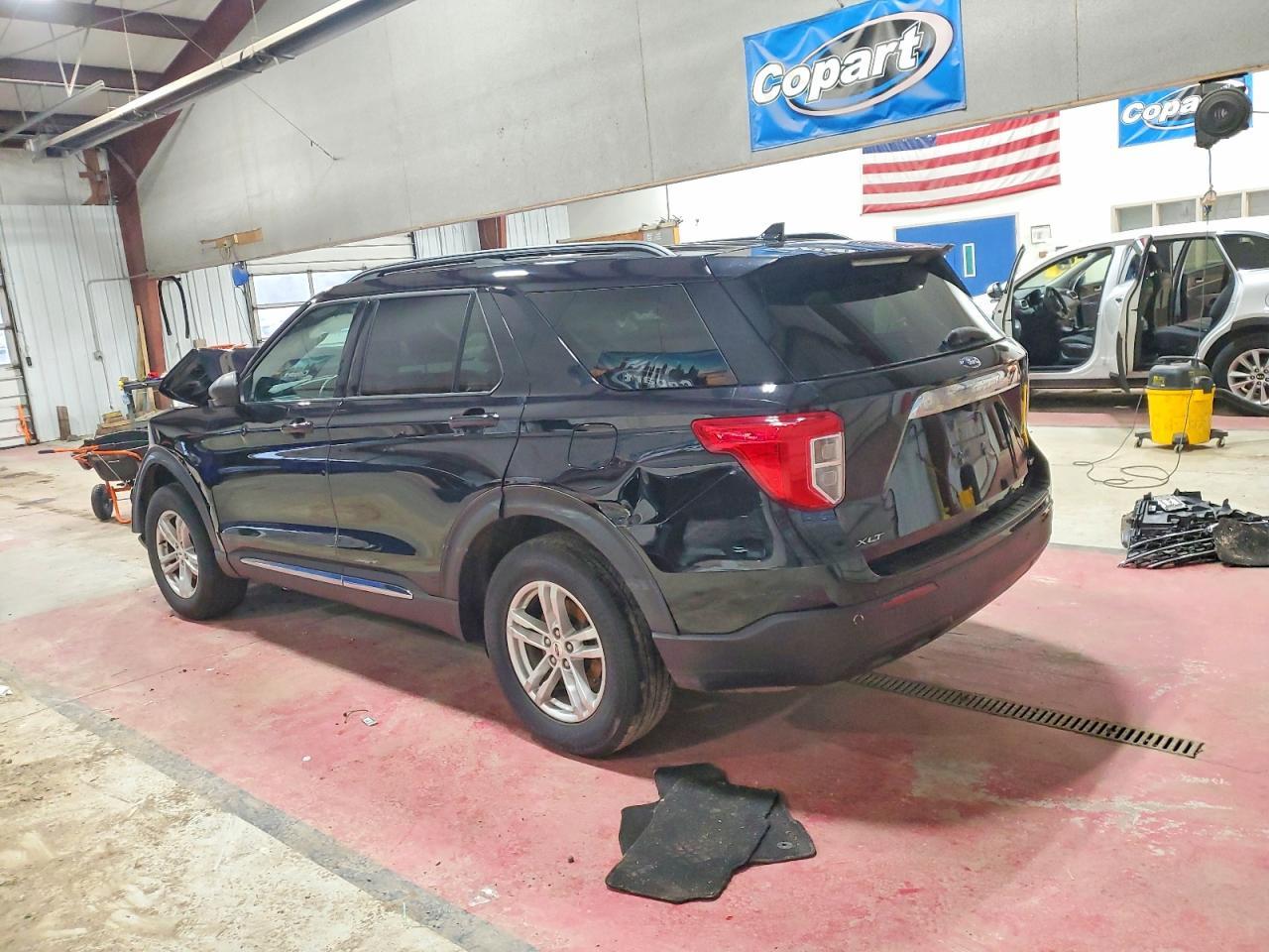 2020 Ford Explorer Xlt - zdjęcie 2