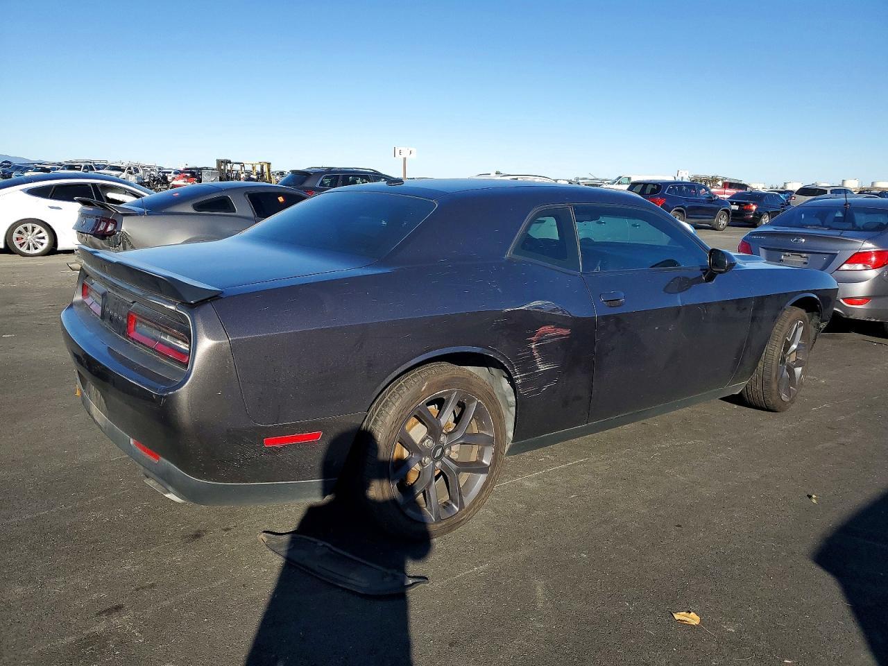 2021 Dodge Challenger Sxt - zdjęcie 3