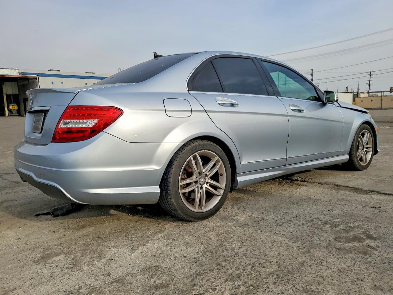 2014 Mercedes-Benz C 250 - zdjęcie 3