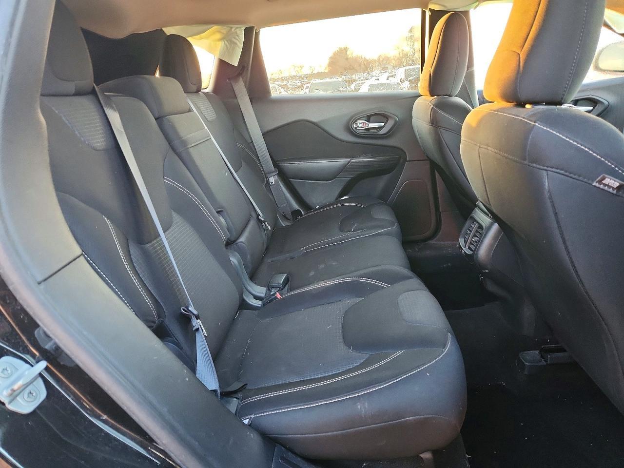 2015 Jeep Cherokee Latitude - zdjęcie 11