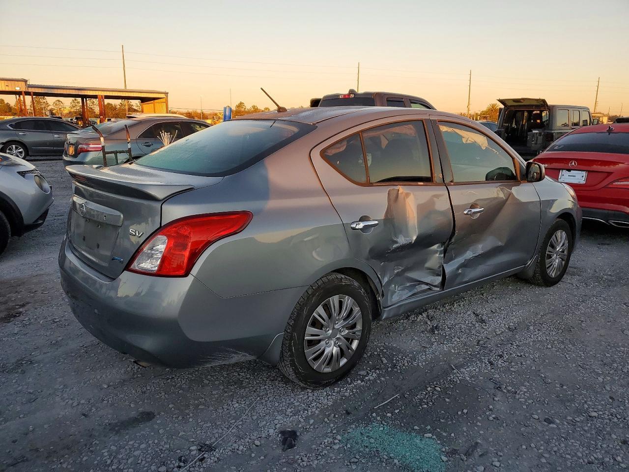 2014 Nissan Versa S - zdjęcie 3