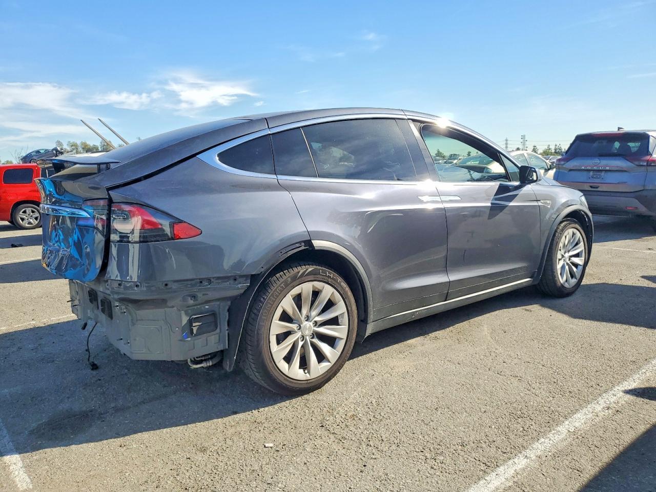 2016 Tesla Model X - zdjęcie 3