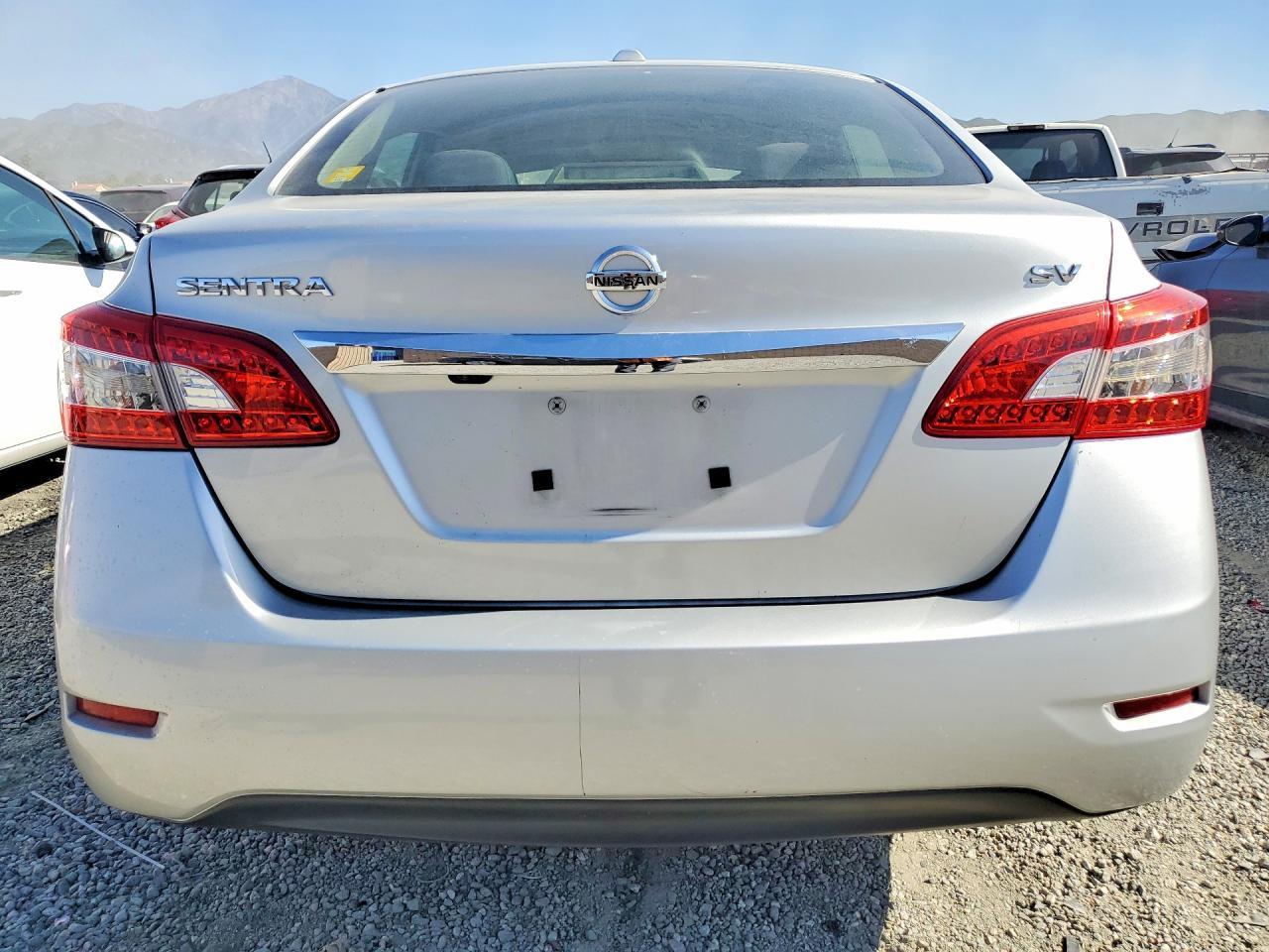 2015 Nissan Sentra S - zdjęcie 6